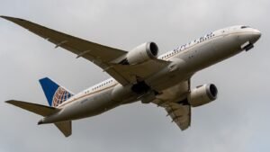 united flight ua109 diversion